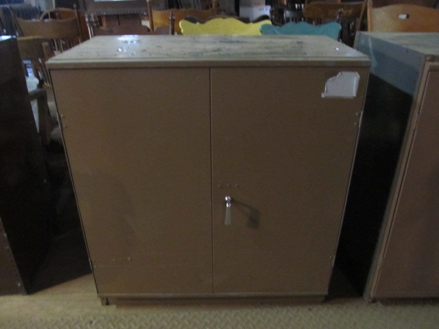 lot 263 image: Metal 2 Door Industrial Cabinet