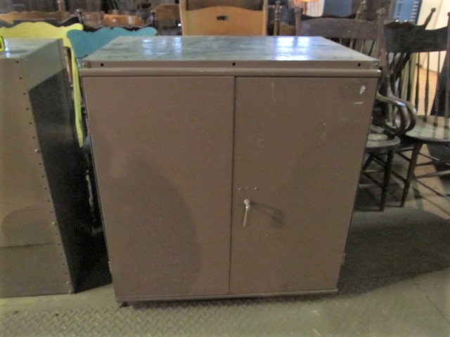 lot 264 image: Metal 2 Door Industrial Cabinet