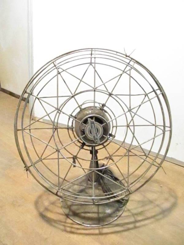 lot 272 image: Old Vintage FRESH ND AIRE Industrial Fan (No Blades)