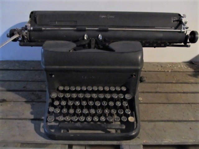 lot 274 image: Vintage L.C. SMITH & CORONA Typewriter