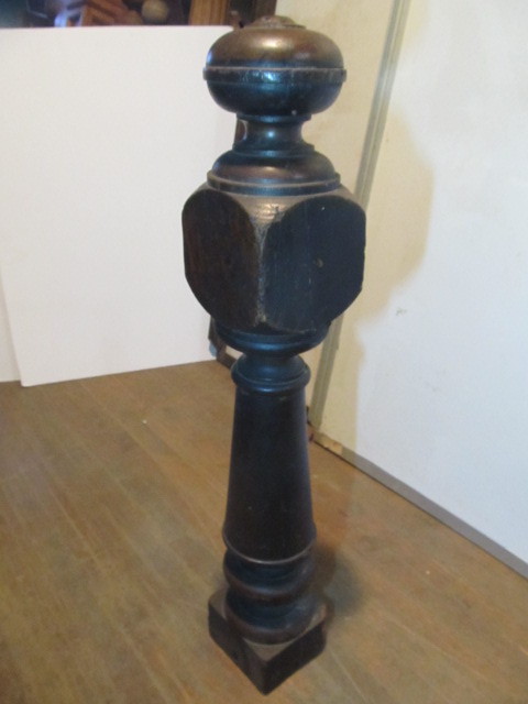 lot 277 image: Large Antique Architectural Newel Post