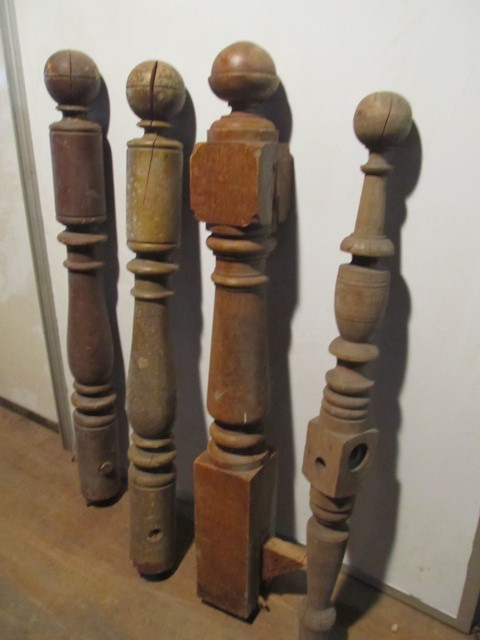 lot 280 image: 4 Antique Architectural Newel Posts