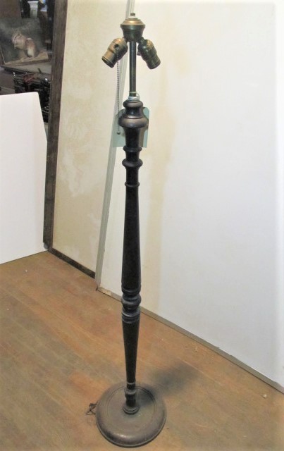 lot 321 image: Antique Turned Wood Floor Lamp