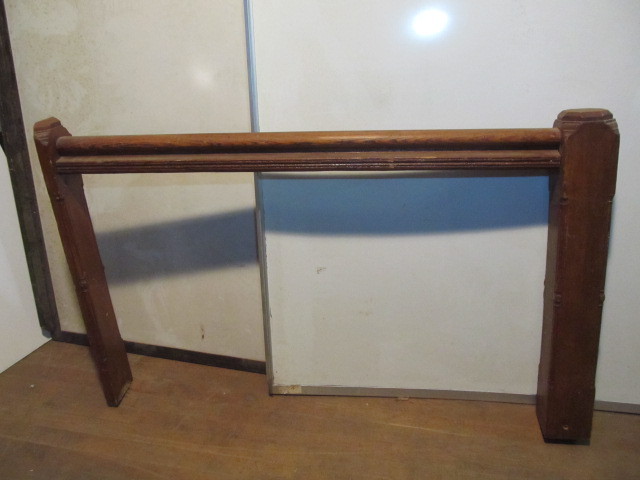 lot 323 image: Antique Architectural Wooden Railing 