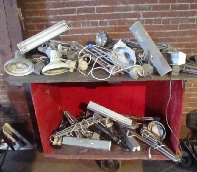 lot 328 image: LARGE Lot of Vintage Industrial Drafting Lamps