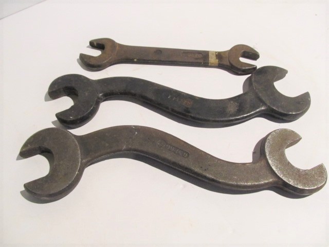 lot 283 image: 3 Antique INTERNATIONAL HARVEST Implement Wrenches