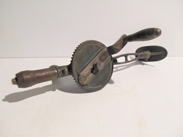 lot 286 image: Early Antique MILLERS FALLS Chest Brace Bit Drill wLevel