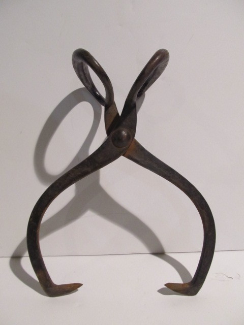 lot 287 image: Antique Cast Iron GIFFORD WOOD Company Ice Tongs