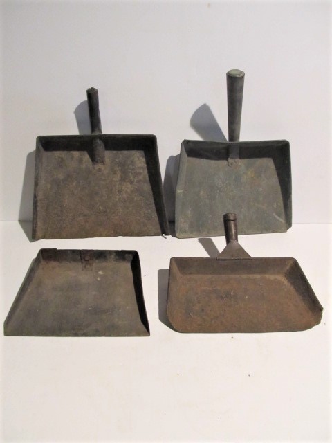 lot 288 image: 4 Antique Industrial Metal Dust Pans