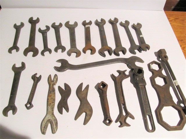 lot 289 image: Large Lot of Assorted Antique Wrenches