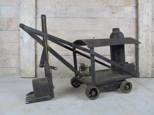 lot 301 image: Original 1920s BUDDY L Pressed Steel Toy Steam Shovel 