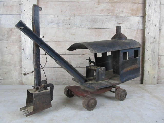 lot 302 image: Original 1920s STURDITOY Pressed Steel Toy Steam Shovel 