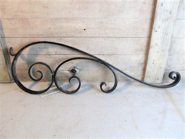 lot 39 image: Large Antique Scrolled Wrought Iron Bracket Sign Hanger