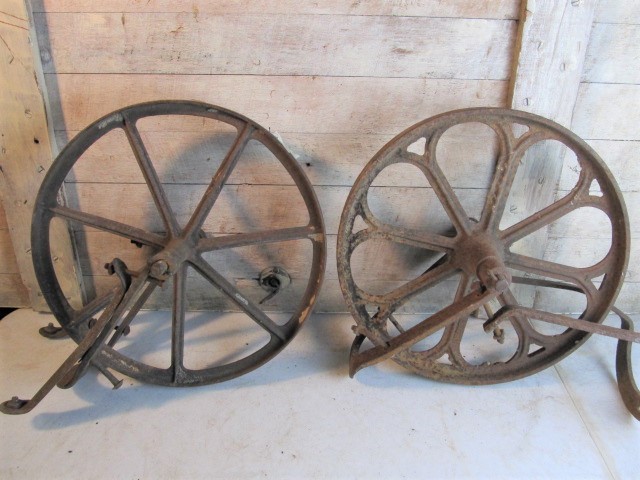 lot 41 image: Pair of Antique RED STAR Brand Cast Iron Implement Wheels