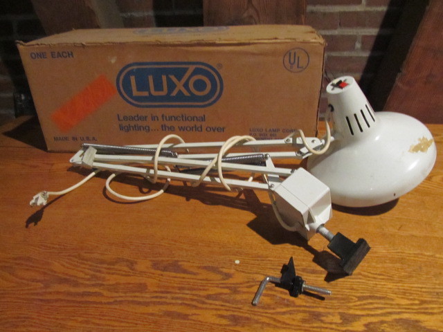 lot 335 image: Vintage Industrial LUXO Shop Table Drafting Lamp wOriginal Box