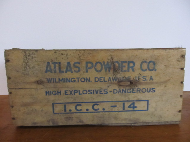 lot 109 image: Antique ATLAS POWDER Company Explosives Dovetailed Wood Crate