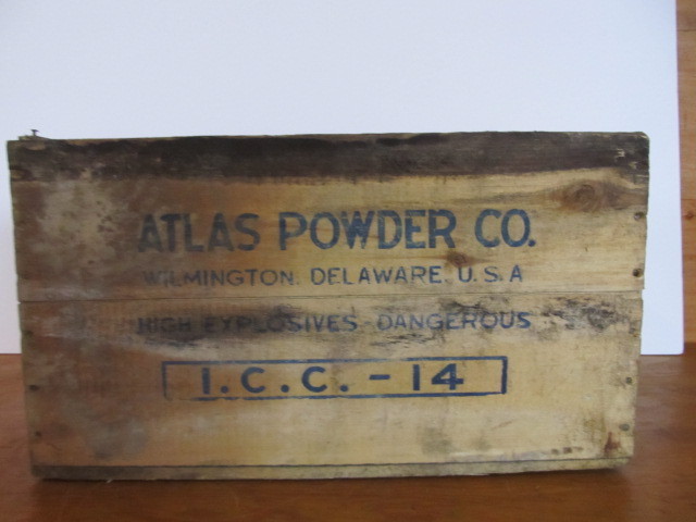 lot 110 image: Antique ATLAS POWDER Company Explosives Dovetailed Wood Crate