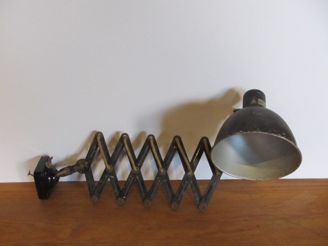 lot 127 image: Original Vintage 1920s-30s Industrial Scissor Lamp