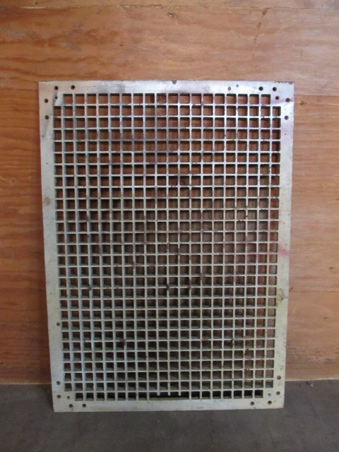 lot 132 image: Large Antique Cast Iron Industrial Floor Grate