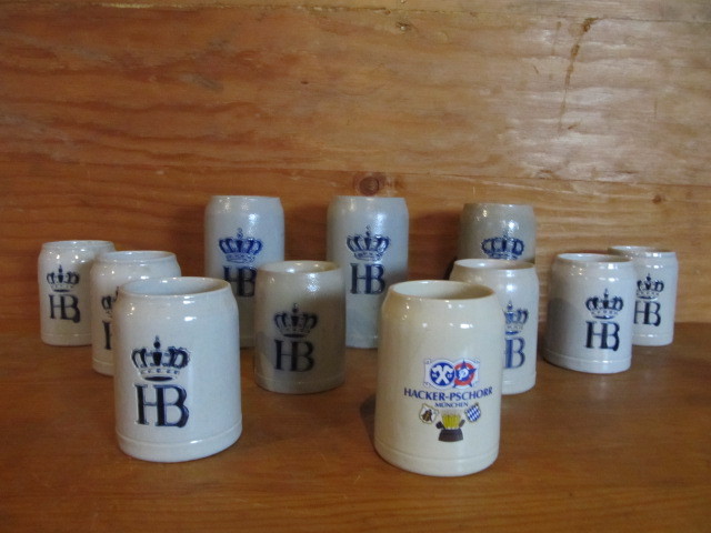 lot 134 image: Large Lot of Vintage German HB HOFBRAUHAUS Stoneware Beer Tankards