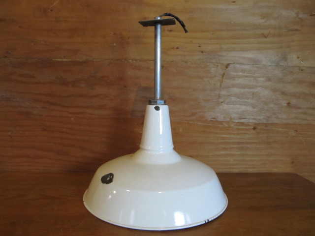 lot 139 image: Vintage IndustrialService Station White Porcelain BENJAMIN Light Fixture