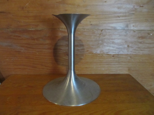 lot 140 image: Vintage Mid Century Steel Tulip Table Base