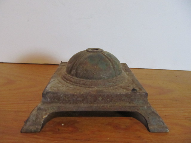 lot 154 image: Antique Cast Iron Floor Lamp Base