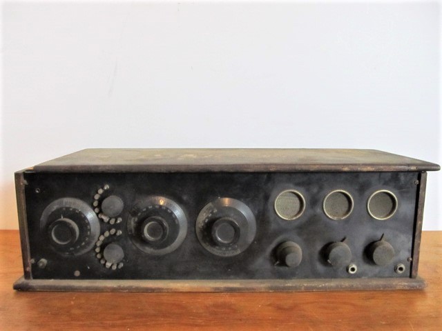 lot 162 image: Antique Tabletop Radio wHinged Top