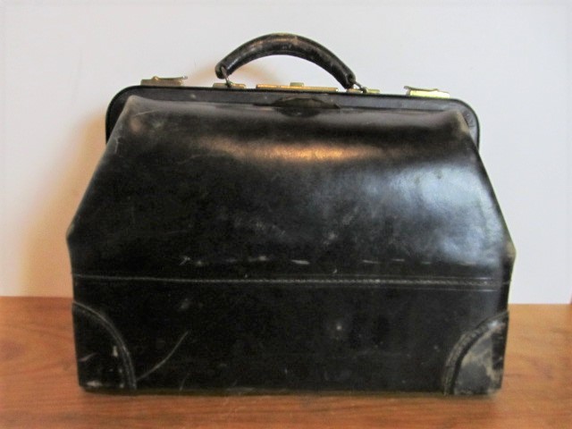 lot 164 image: Nice Antique Leather Doctors Bag