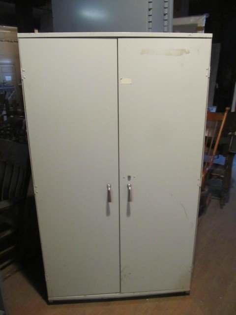 lot 346 image: 2-Door Industrial Metal Storage Cabinet wShelves