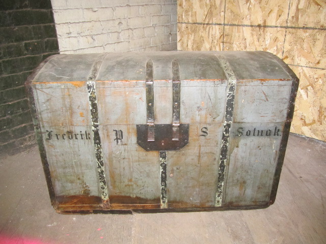 lot 349 image: Early Antique 19th Century Dome Top Immigrant Trunk
