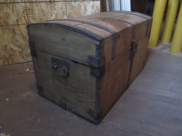 lot 352 image: Early Antique 19th Century Dovetailed Wood Dome Top Immigrant Trunk