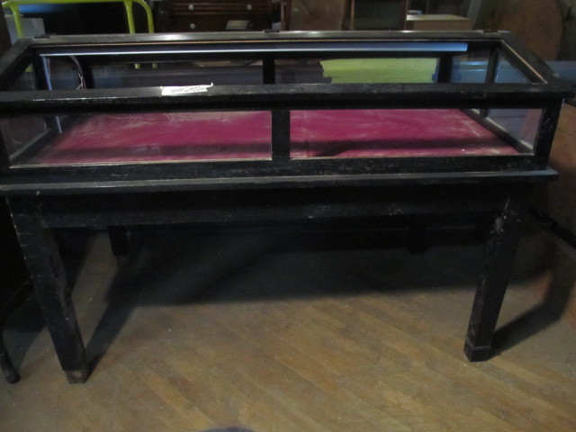 lot 356 image: Large Vintage Wood & Glass Store Display Cabinet Table