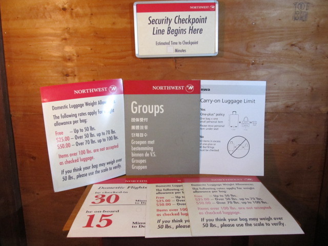 lot 384 image: Group of NORTHWEST AIRLINES Airport Signs