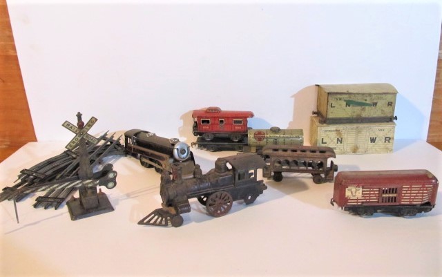 lot 385 image: Group of Vintage 1930s Tin & Antique Cast Iron Trains