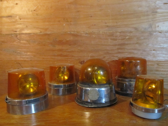 lot 393 image: Lot of Vintage Car Topper Rotating Siren Lights