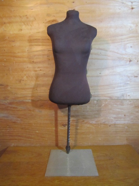 lot 408 image: Vintage Female Dress Form Mannequin wStand
