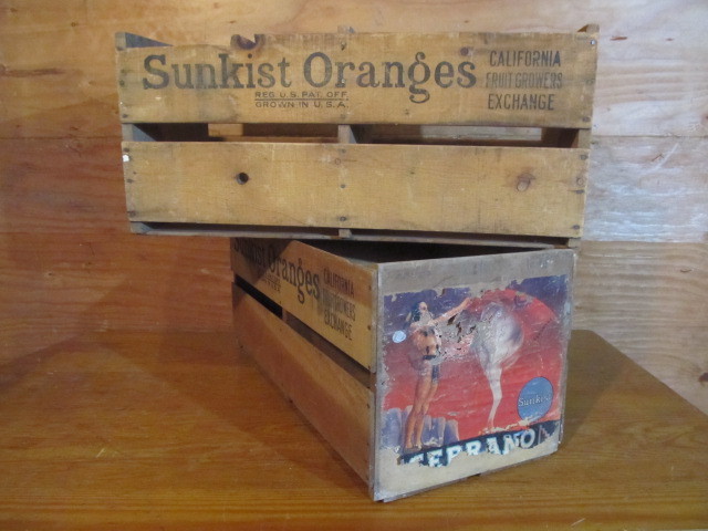 lot 413 image: 2 Vintage Wooden Sunkist Produce Fruit Crates