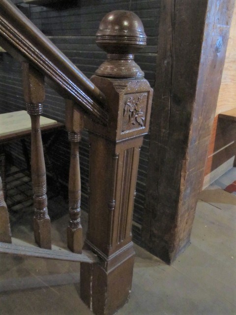 lot 443 image: Large Antique Complete Architectural Banister w Newel Post