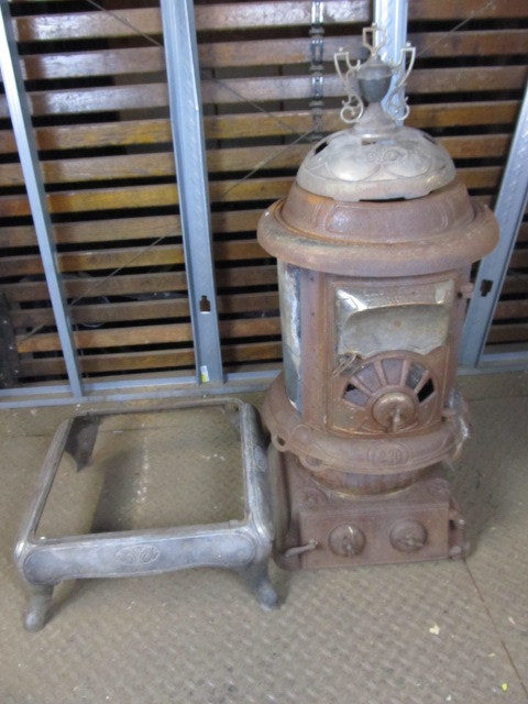 lot 358 image: Antique Cast Iron LACLEDE OAK Wood Stove w Base (as is)