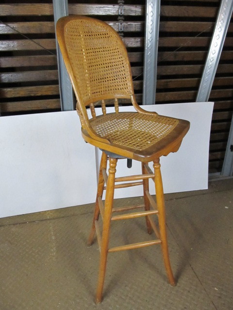 lot 364 image: Excellent Vintage 1930s Tall Adjustable Swivel Stool