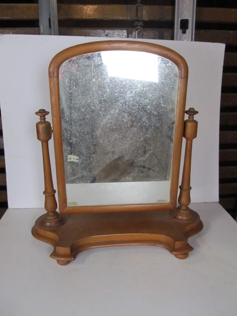 lot 325 image: Antique Dresser Top VanityShaving Mirror Stand