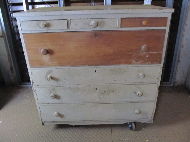 lot 374 image: Primitive Antique Painted Wood Dovetailed 7-Drawer Dresser
