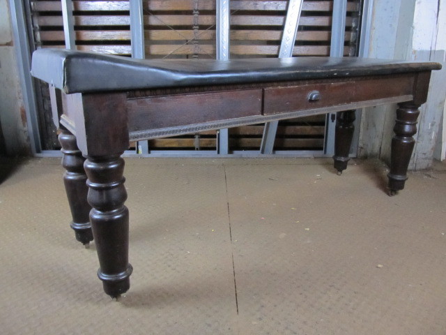 lot 400 image: Antique 19th Century Medical Doctors Rolling Exam Table