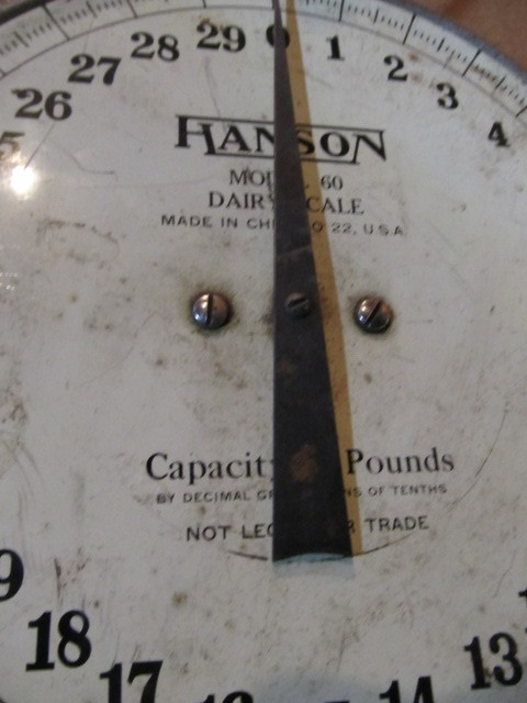 lot 442 image: Vintage HANSON Hanging Dairy Scale