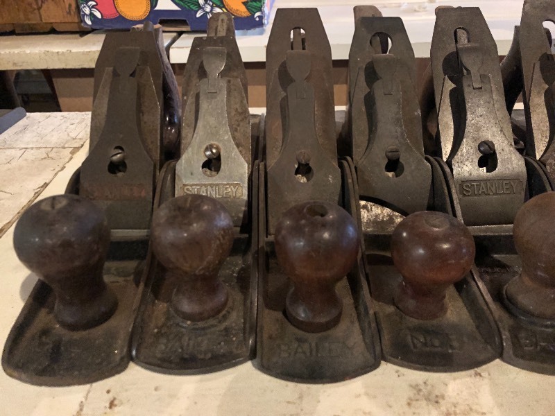 lot 415 image: Lot of 7 Vintage & Antique STANLEY Bailey etc No. 5 Woodworking Planes