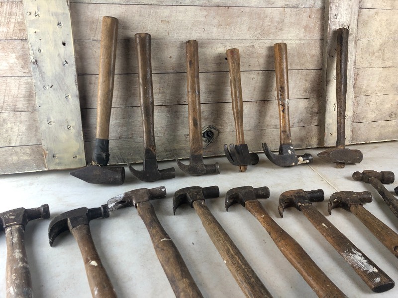 lot 420 image: Lot of 15 Vintage & Antique Wood Handled Hammers