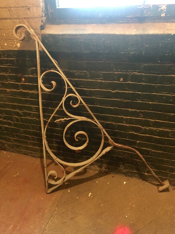 lot 309 image: HUGE Antique Scrolled Wrought Iron Sign Hanger Bracket