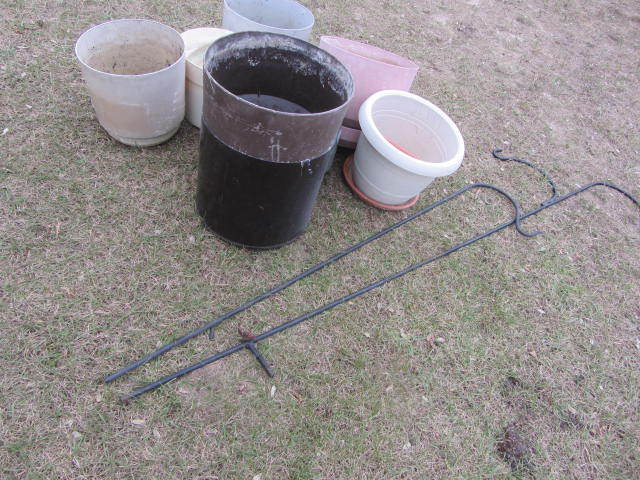 Planters, Hooks