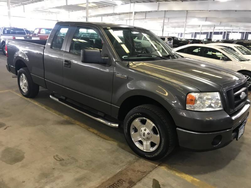 lot 9 image: 2007 Ford F-150 STX 2WD